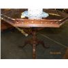 Image 3 : Pie Crust Top Table