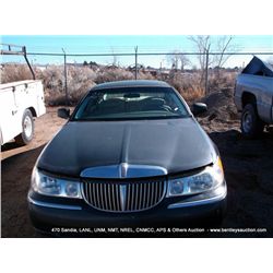 2000 Lincoln Town Car 69,300 MILES VIN: 1LNHM81W0YY846730, SEDAN, RWD, V8, 4.6L 3 KEYS TITLE # 14050