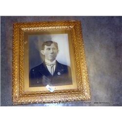 GUILDED FRAMED PORTRAIT OF OLD YOUNG MAN