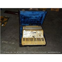 WURLITZER ACCORDIAN W/ CASE