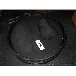 LOT: 2 LIGHTED DRINK SERVER TRAYS