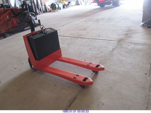 TOYOTA ELECTRIC PALLET JACK