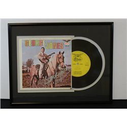 GEORGE JONES AUTOGRAPH/SIGNED 33 1/3 RPM RECORD COVER (FRAMED W/ RECORD).