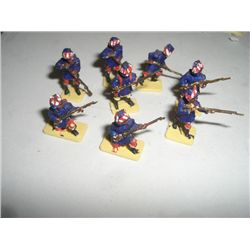 VINTAGE TOY SOLDIERS 8 TOTAL AFRICAN SOLDIERS *HAND PAINTED & PLASTIC*!! TOY SOLDIERS CAME OUT OF ES