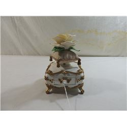 VINTAGE ROSE ON PILLOW MUSIC BOX