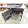 Image 5 : WHITE ROTORY USA SEWING MACHINE & TABLE