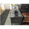Image 7 : WHITE ROTORY USA SEWING MACHINE & TABLE