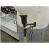Image 2 : VINTAGE REMBRANDT FLOOR LAMP BRASS BOTTOM