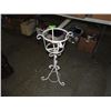 Image 2 : METAL VINTAGE PLANTER STAND