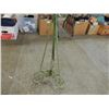 Image 2 : GREEN METAL VINTAGE PLANTER STAND