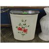 Image 2 : VINTAGE PAINTED LAUNDRY HAMPER