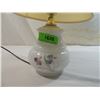 Image 2 : SMALL WHITE GLASS PAINTED TABLE LAMP