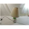 Image 3 : SMALL WHITE GLASS PAINTED TABLE LAMP