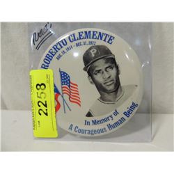 ROBERTO CLEMENTE COMMEMORATIVE PIN BUTTON LARGE