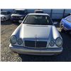 Image 2 : 98 Mercedes-Benz E-Class 4 Dr  Sedan - T - DRIVE