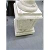 Image 1 : Pedestal