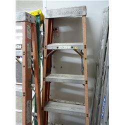 Louisville 6' Fiberglass Ladder