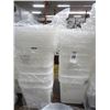 Image 1 : 12 Lidded Cambro Storage 8 Qt. - 12 Times the Money
