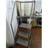 Image 1 : Rolling 3-Step Ladder