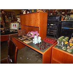 DESK WITH TOP HUTCH