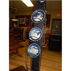 WROUGHT IRON PLATE / PICTURE HOLDER - 4 TOTAL PLATES /PICTURES NOT INCLUDED