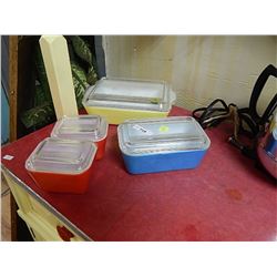 VINTAGE COLORED PYREX SERVE AND STORE DISHES - WITH LIDS - 4 PC