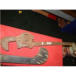 VINTAGE LARGE PIPE WRENCH