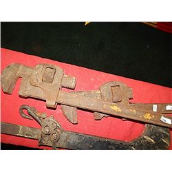 VINTAGE LARGE PIPE WRENCH