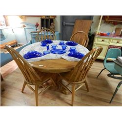 ROUND OAK TABLE WITH LEAF AND 4 CHAIRS