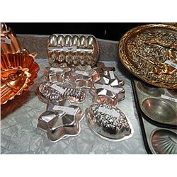METAL COOKING MOLD - 8 TOTAL