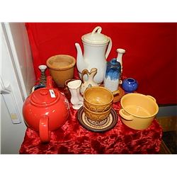 LOT OF ASSOSRTED CLAY AND CERAMIC ITEMS