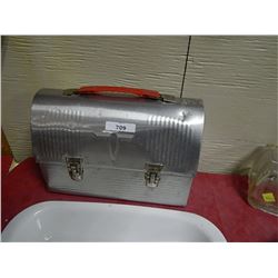 VINTAGE ALUMINUM LUNCH BOX