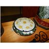 Image 1 : HAND PAINTED WOOD BOX - ROUND WITH DAISY IMAGERY