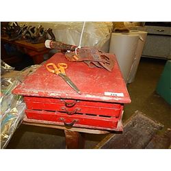 VINTAGE 3 DRAWER DIVIDED HARDWARE BOX