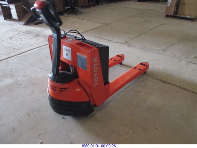 TOYOTA ELECTRIC PALLET JACK