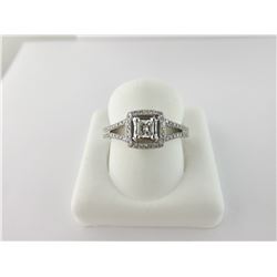 135-14152:14K white gold diamond ring