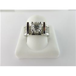 193-16109:18K white gold diamond ring