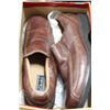 Image 1 : PAIR OF MEN'S BROWN LEATHER LOAFERS SIZE 13