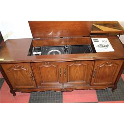 GREAT SHAPE VINTAGE CONSOLE RADIO W DUAL AUTOMATIC