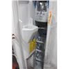 Image 3 : GE 23.1 CU.FT. SIDE-BY-SIDE REFRIGERATOR W/