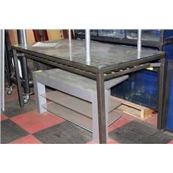 METAL AND GLASSTOP KITCHEN TABLE******!!!