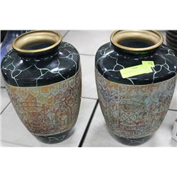 PAIR OF PORCELAIN VASE, GREEN