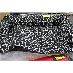 SMALL PET BED AS THEY COME.
