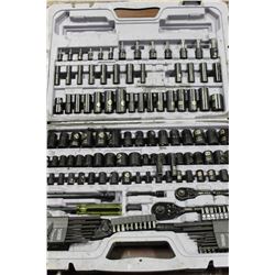 STANLEY 164 PIECE RACHET SET 1/4, 3/8, 1/2" DRIVE
