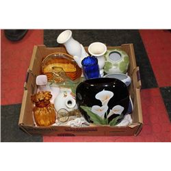 BOX OF DECORATIVE VASES