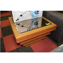 MIRRORED TOP PYRAMID TABLE