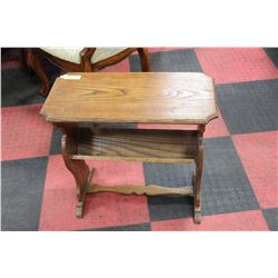 VINTAGE WOOD SIDE TABLE / MAGAZINE RACK