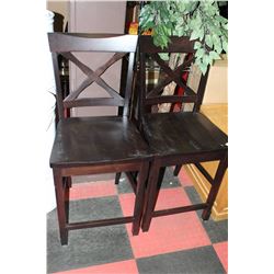 PAIR OF WOOD X-BACK SHOWHOME BAR STOOLS