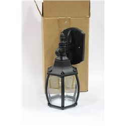 MEDIUM GARAGE/PORCH LIGHT
