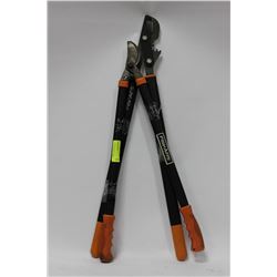 BUNDLE OF TREE PRUNERS